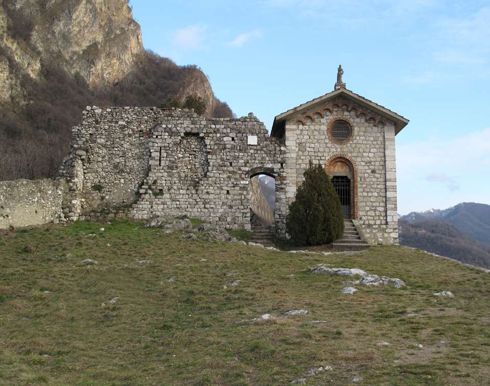 Castello dell'Innominato - Vercurago - Ristorante Pizzeria Sirena castello dell'innominato